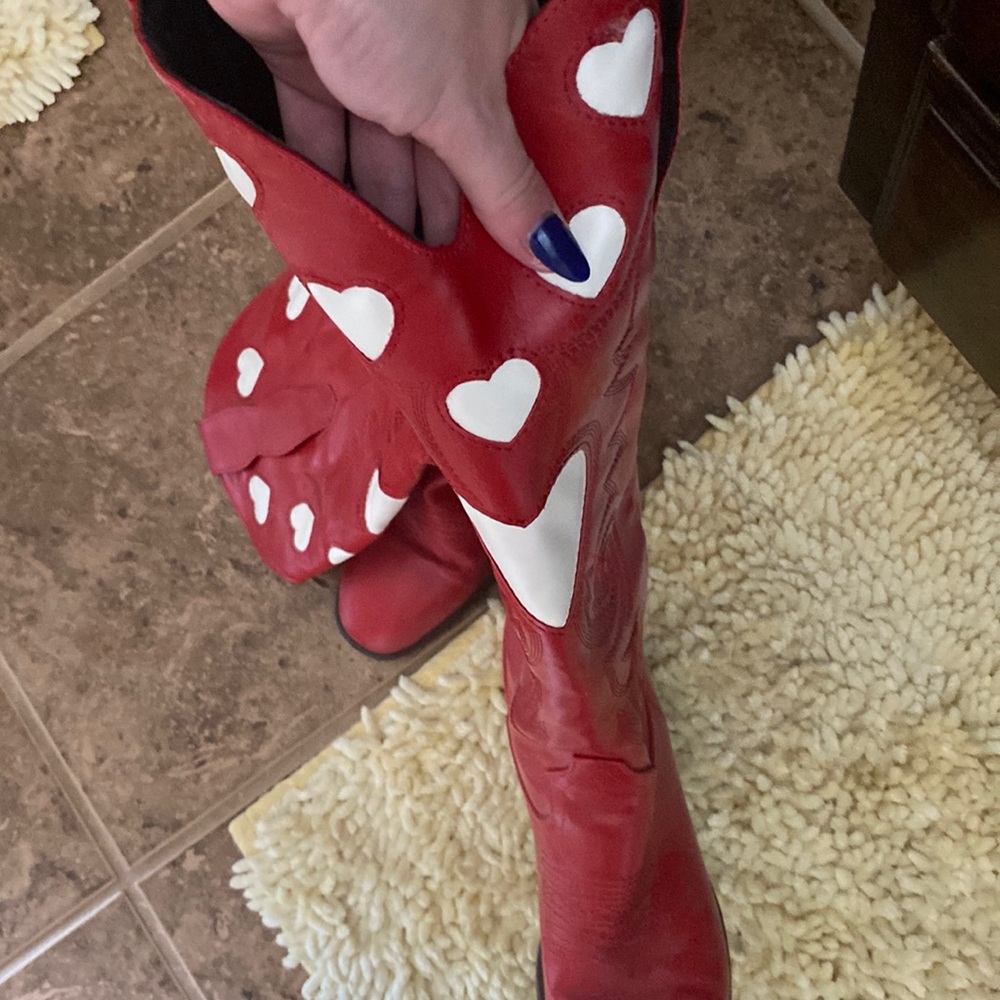 Red cowgirl heart boots